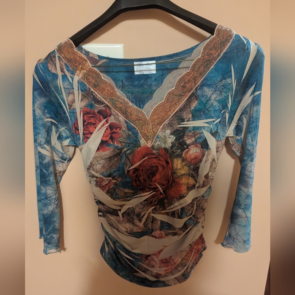 Brand new without tags. Bleu Clair size small v-neck floral print Rouched top